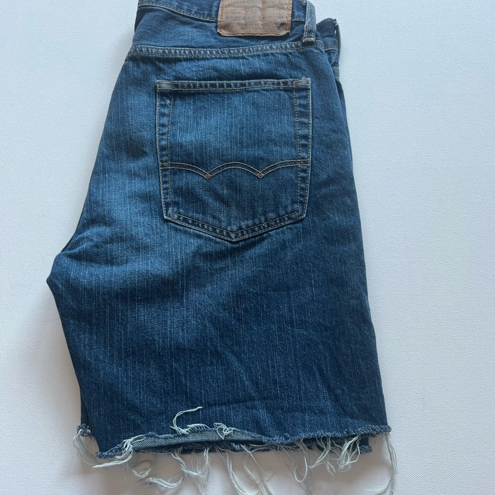 EUC Men's American Eagle Jean Shorts Distressed 32x8" (B5)